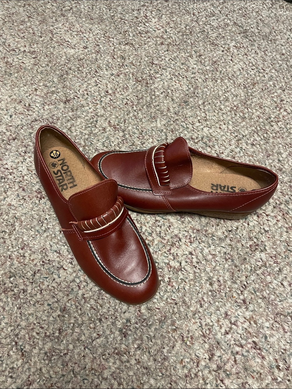 Vintage 70s Burgundy Leather Loafers- new!!